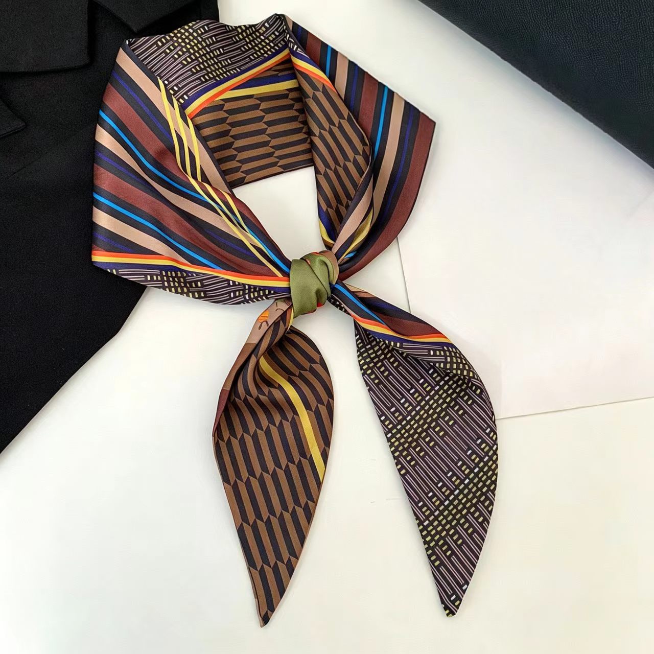 Pañuelo de seda de lujo con es - Ribbon Wired Satin reseña y precio